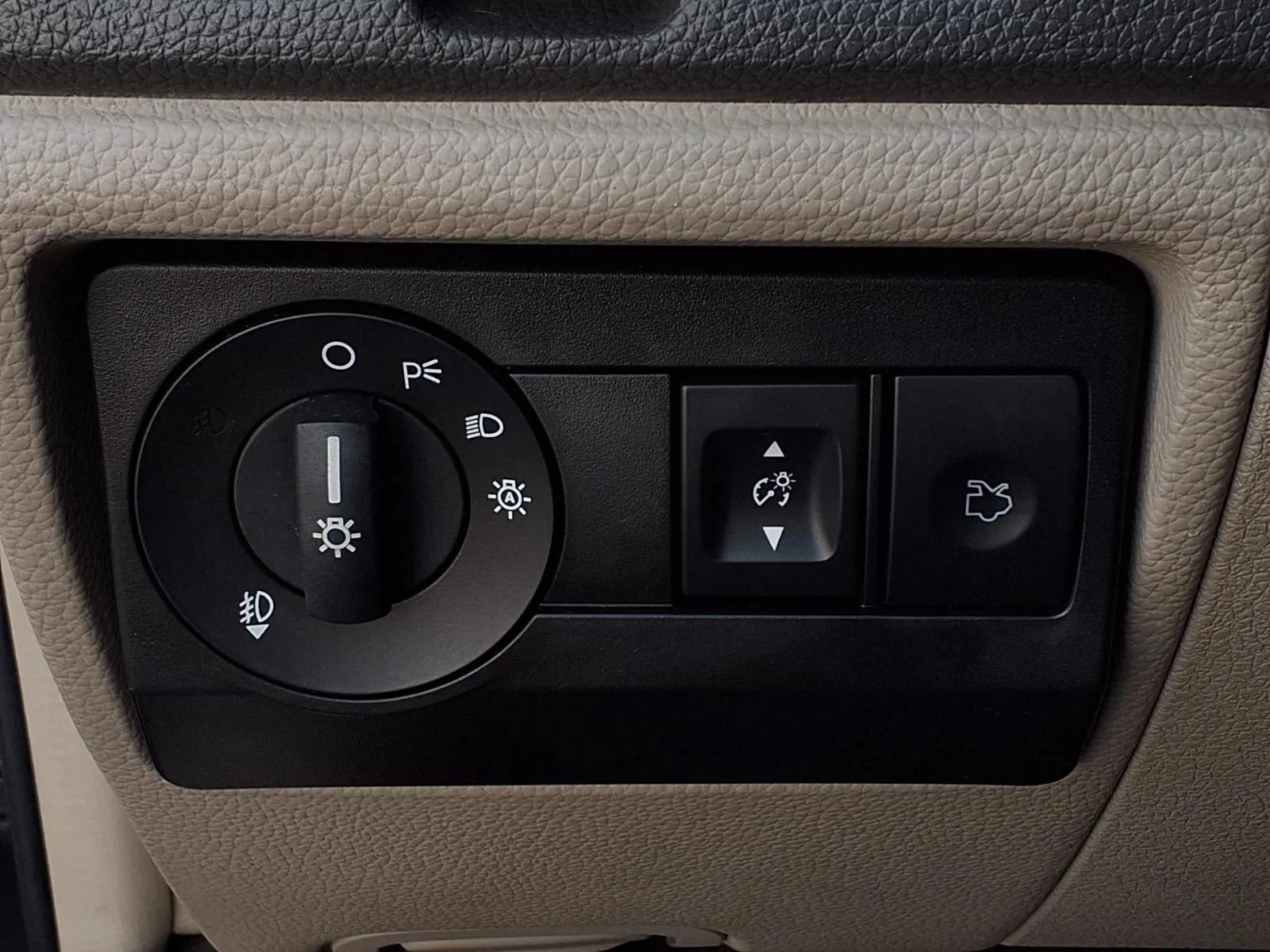 Used 2010 Ford Fusion SEL FWD image 15