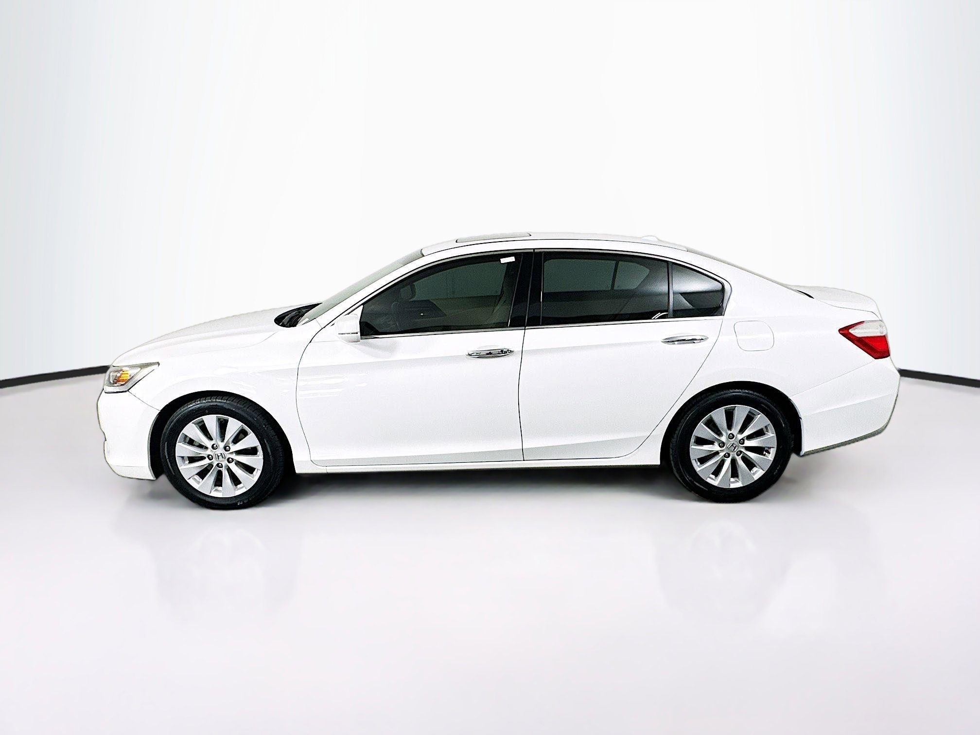 Used 2015 Honda Accord Touring image 4