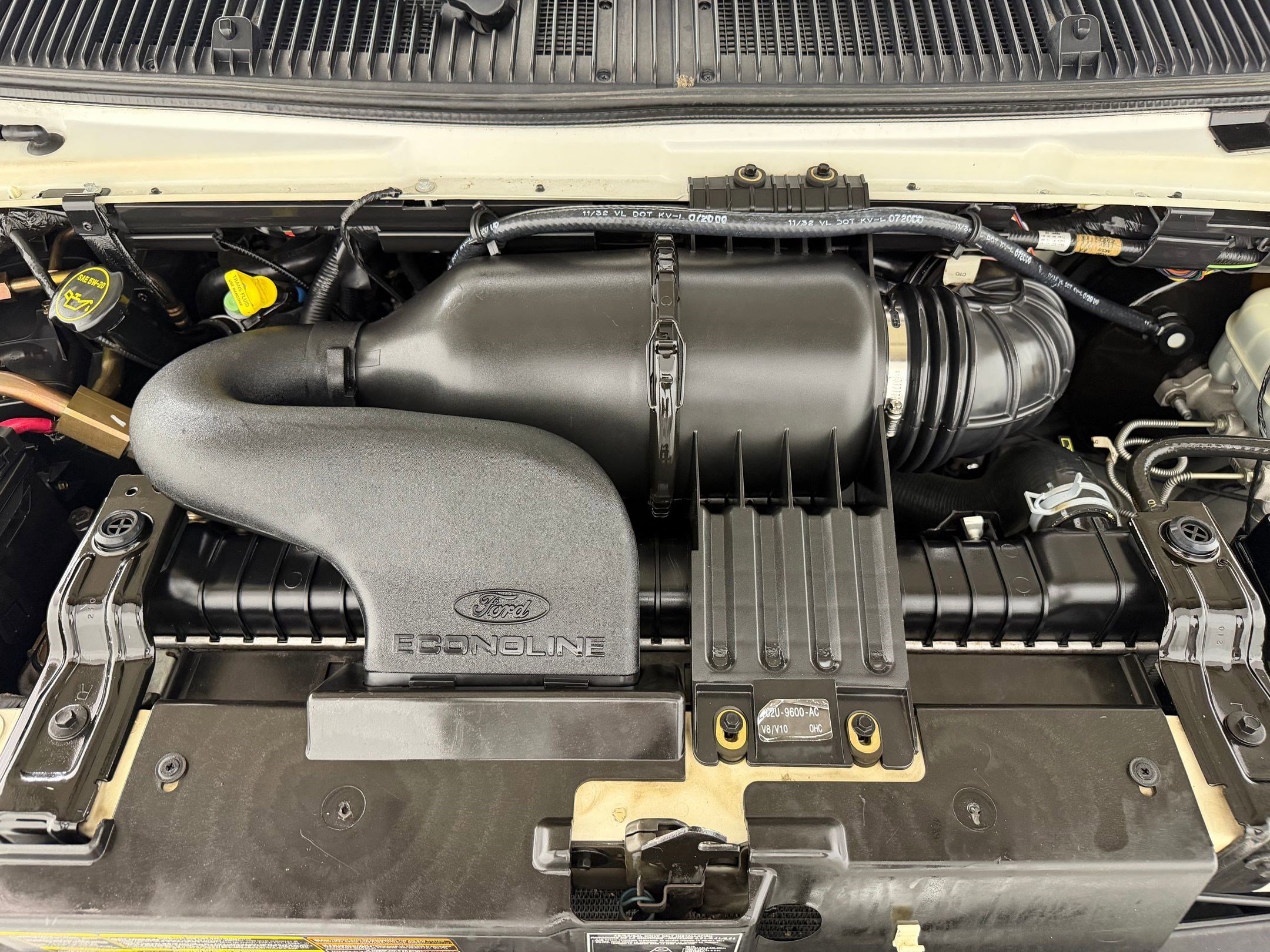 Used 2001 Ford E-350 and Econoline 350 Club Wagon image 29