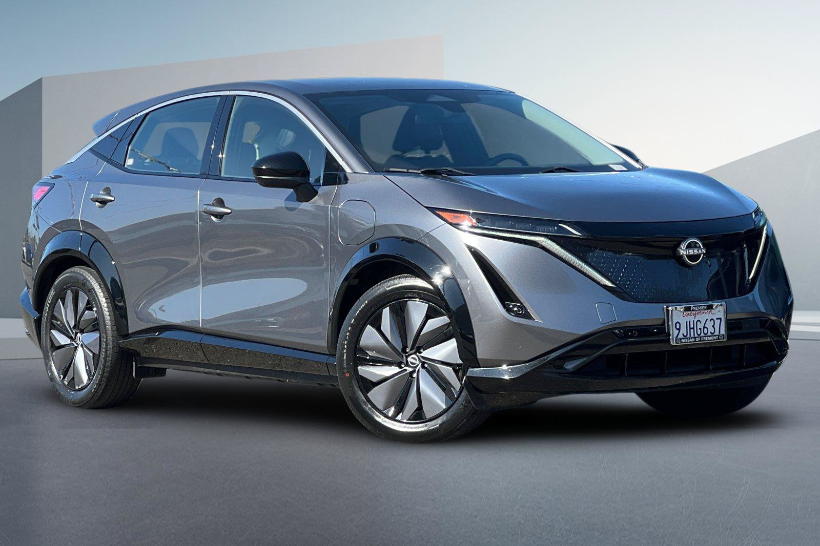 Certified 2023 Nissan Ariya FWD image 2