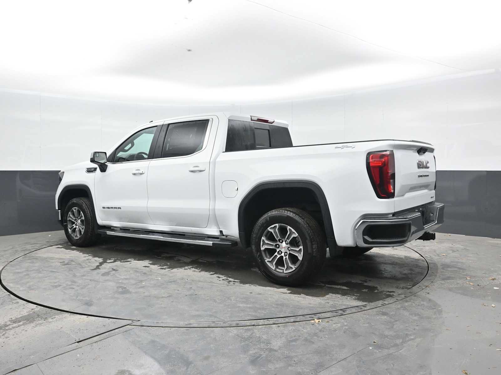 New 2026 GMC Sierra 1500 SLE w/ Preferred Package AWD/4WD image 2