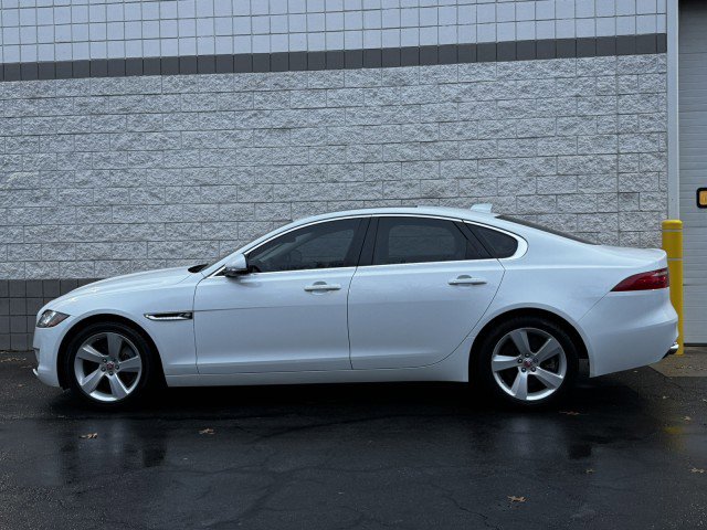 Used 2017 Jaguar XF RWD image 12
