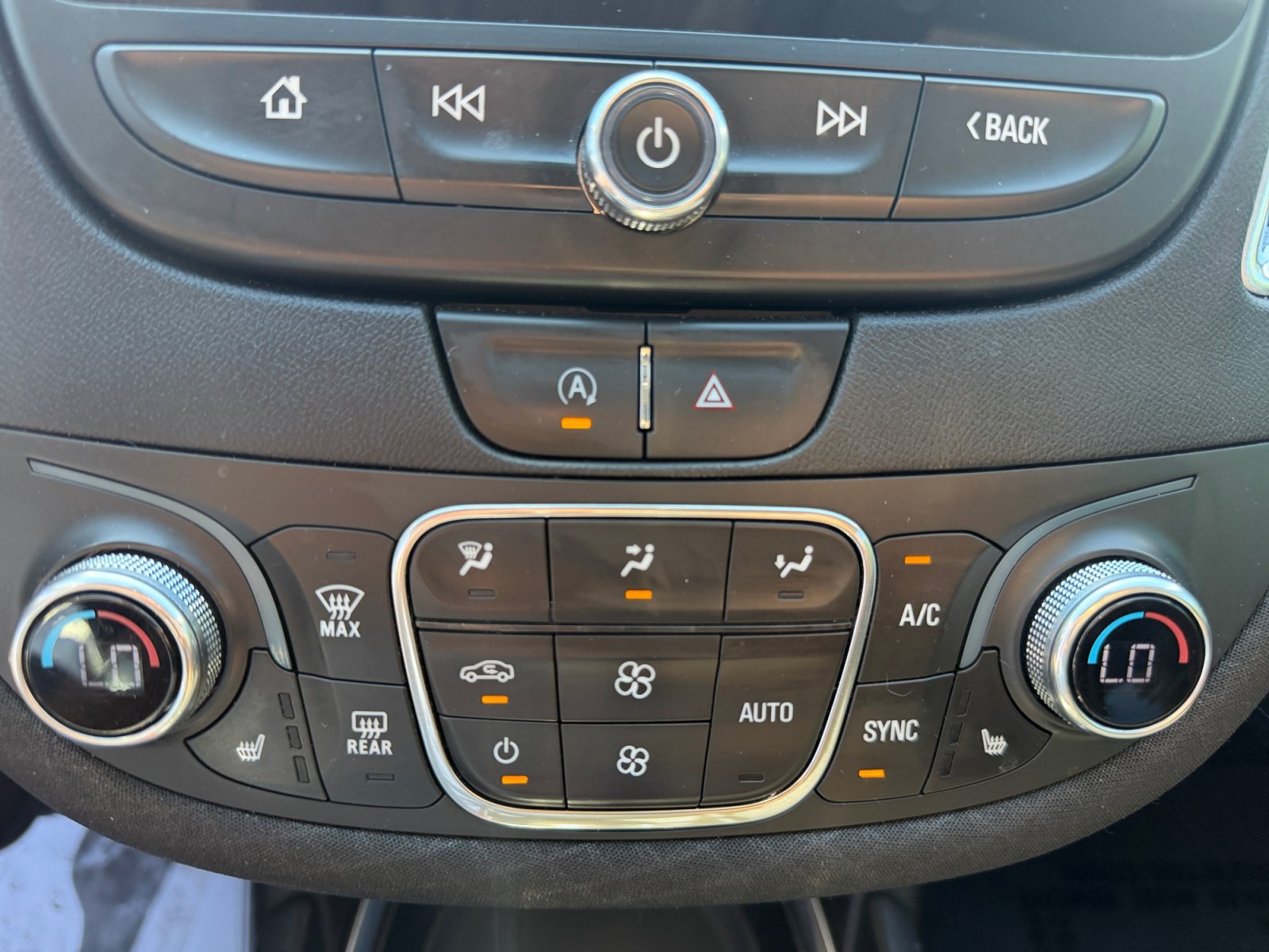 Used 2020 Chevrolet Malibu LT FWD image 31