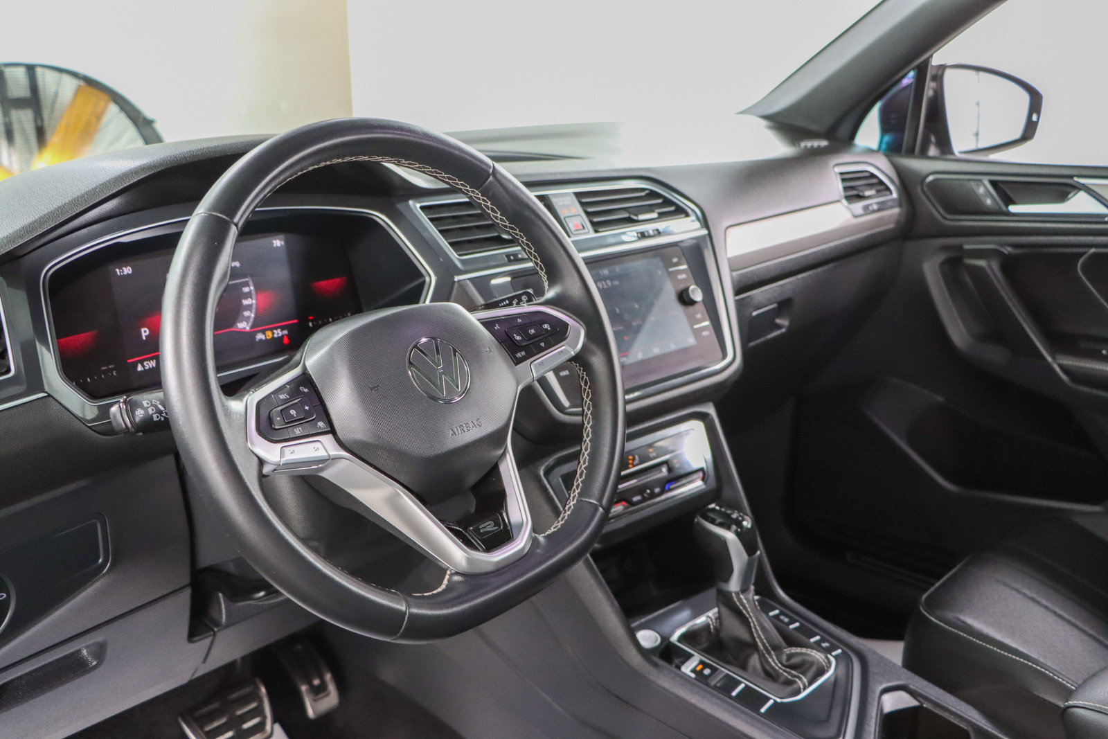 Used 2023 Volkswagen Tiguan SE R-Line FWD image 23