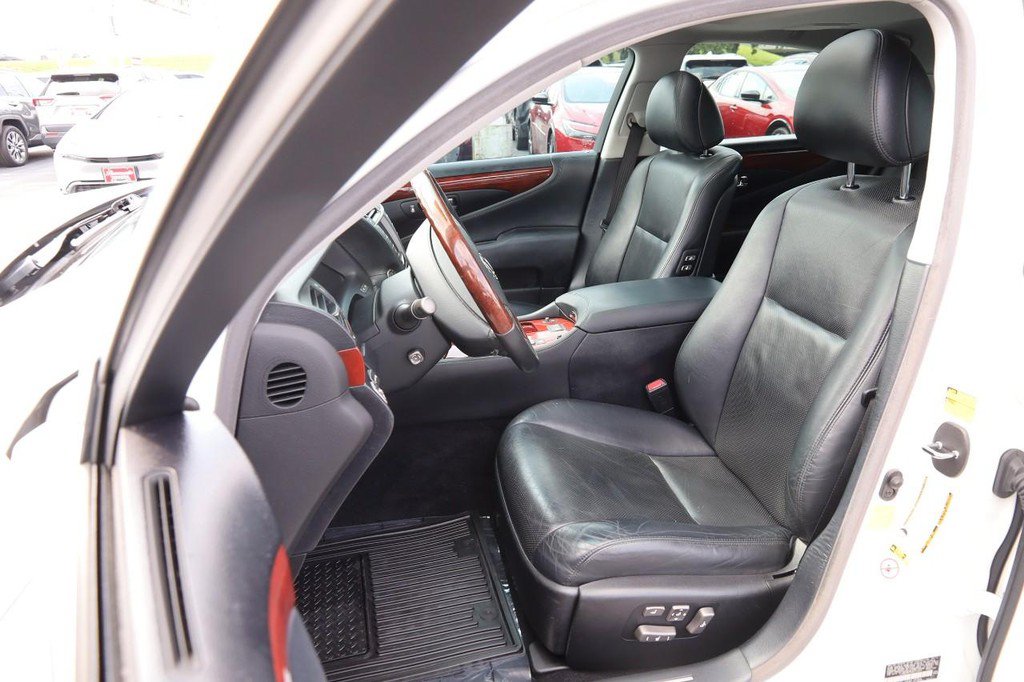 Used 2012 Lexus LS 460 w/ Comfort Pkg RWD image 9
