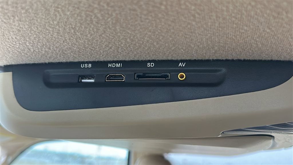 Used 2014 Ford Expedition XLT w/ Equipment Group 202A RWD image 33