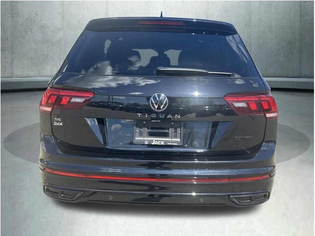 Used 2024 Volkswagen Tiguan SE R-Line FWD image 4