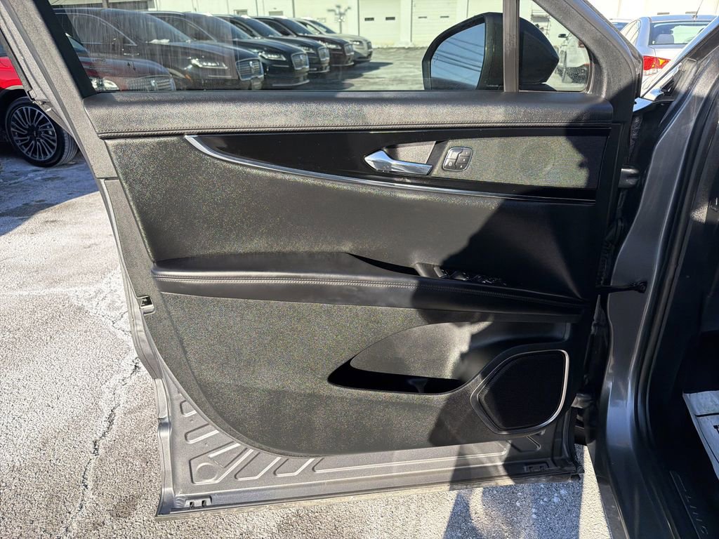 Certified 2023 Lincoln Nautilus AWD w/ Premium Package image 10