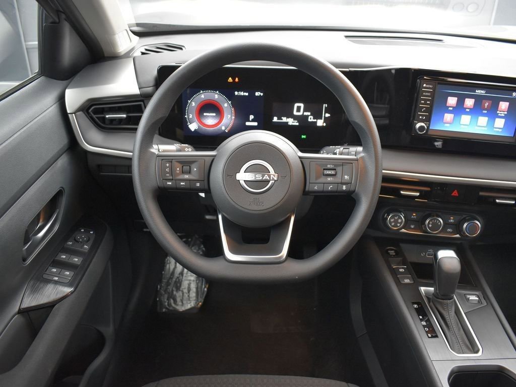 Used 2025 Nissan Kicks S image 13