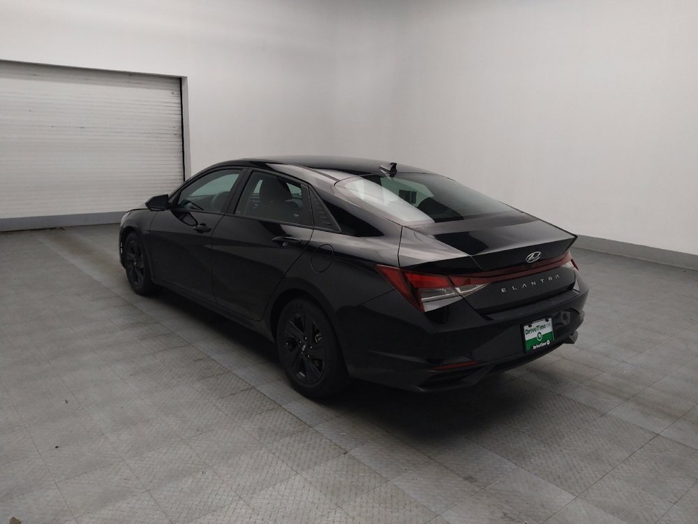 Used 2023 Hyundai Elantra SEL image 5