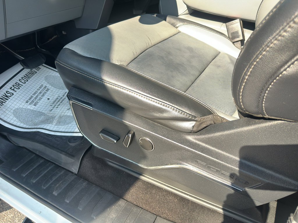 Used 2021 Ford F150 Lariat w/ Tow Technology Package image 16