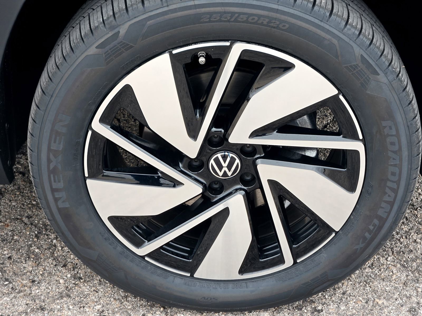 New 2026 Volkswagen Atlas SE image 7