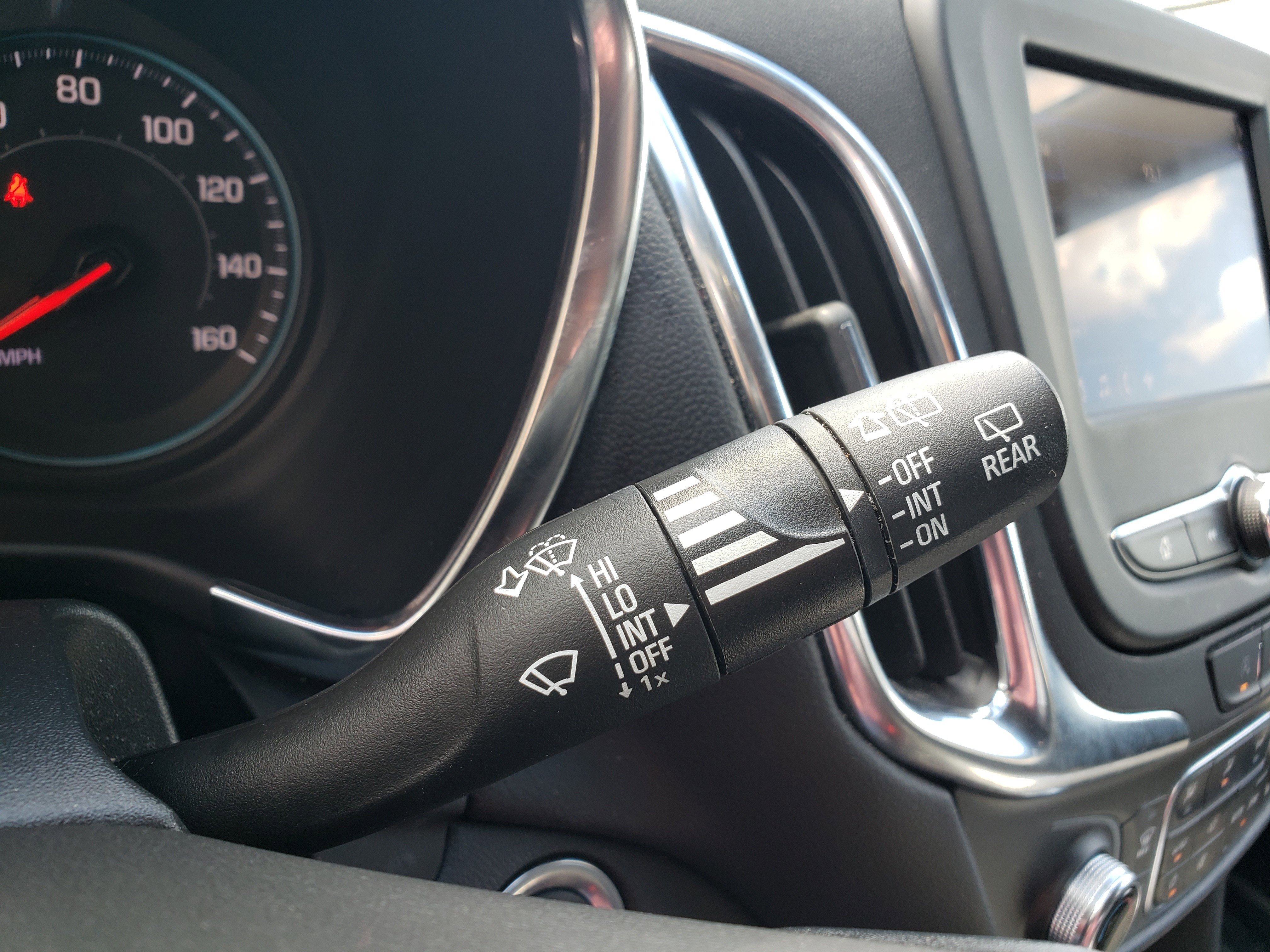 Used 2022 Chevrolet Equinox LT w/ Driver Convenience Package image 16