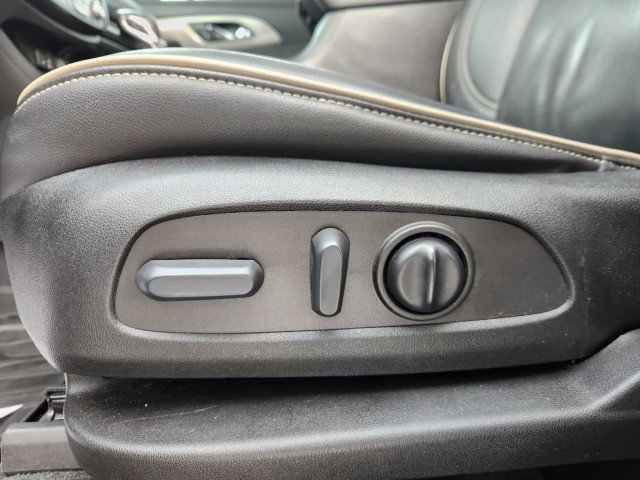 Used 2022 Chevrolet Traverse Premier w/ Redline Edition image 37