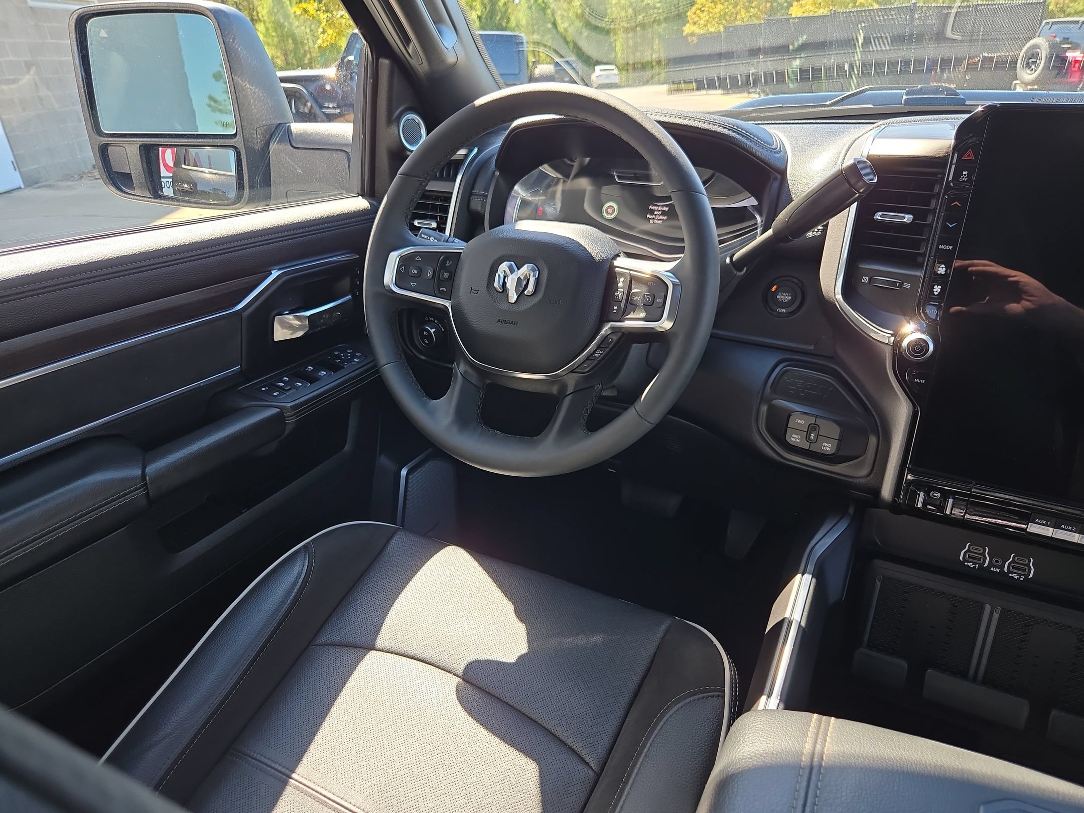 Used 2025 RAM 3500 Laramie AWD/4WD image 9