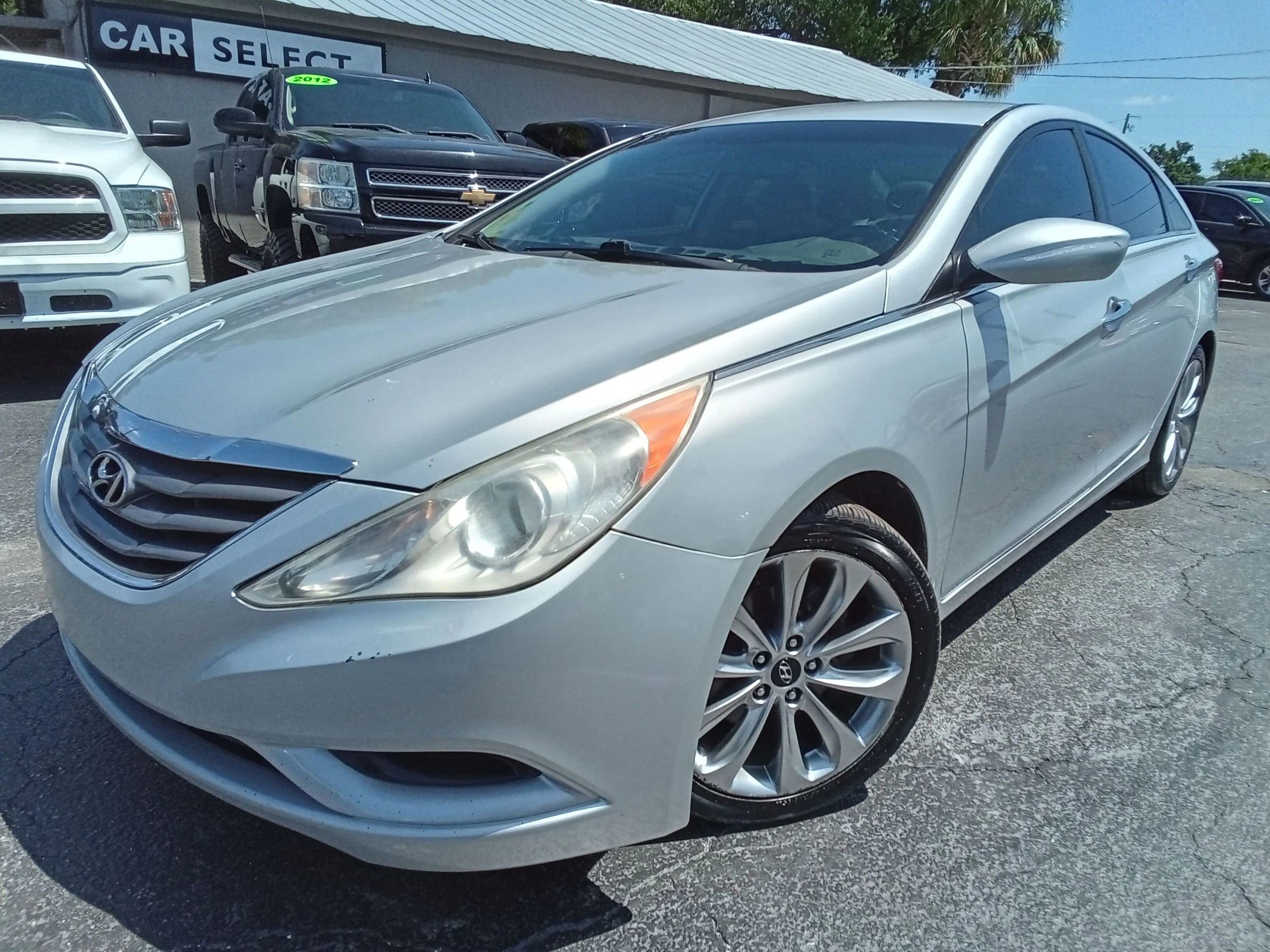 Used 2013 Hyundai Sonata SE FWD image 1