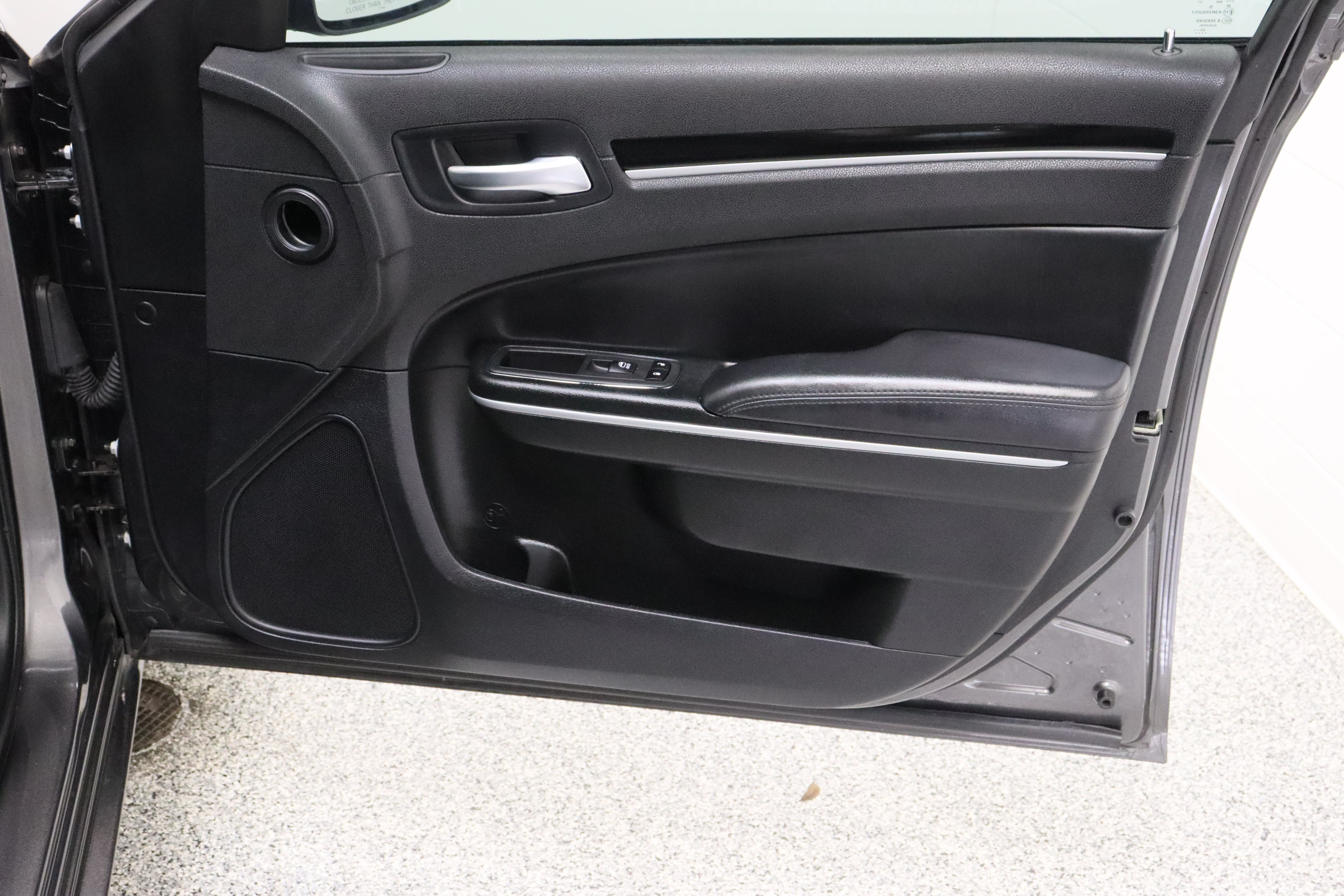 Used 2023 Chrysler 300 Touring w/ Sport Appearance Package RWD image 35