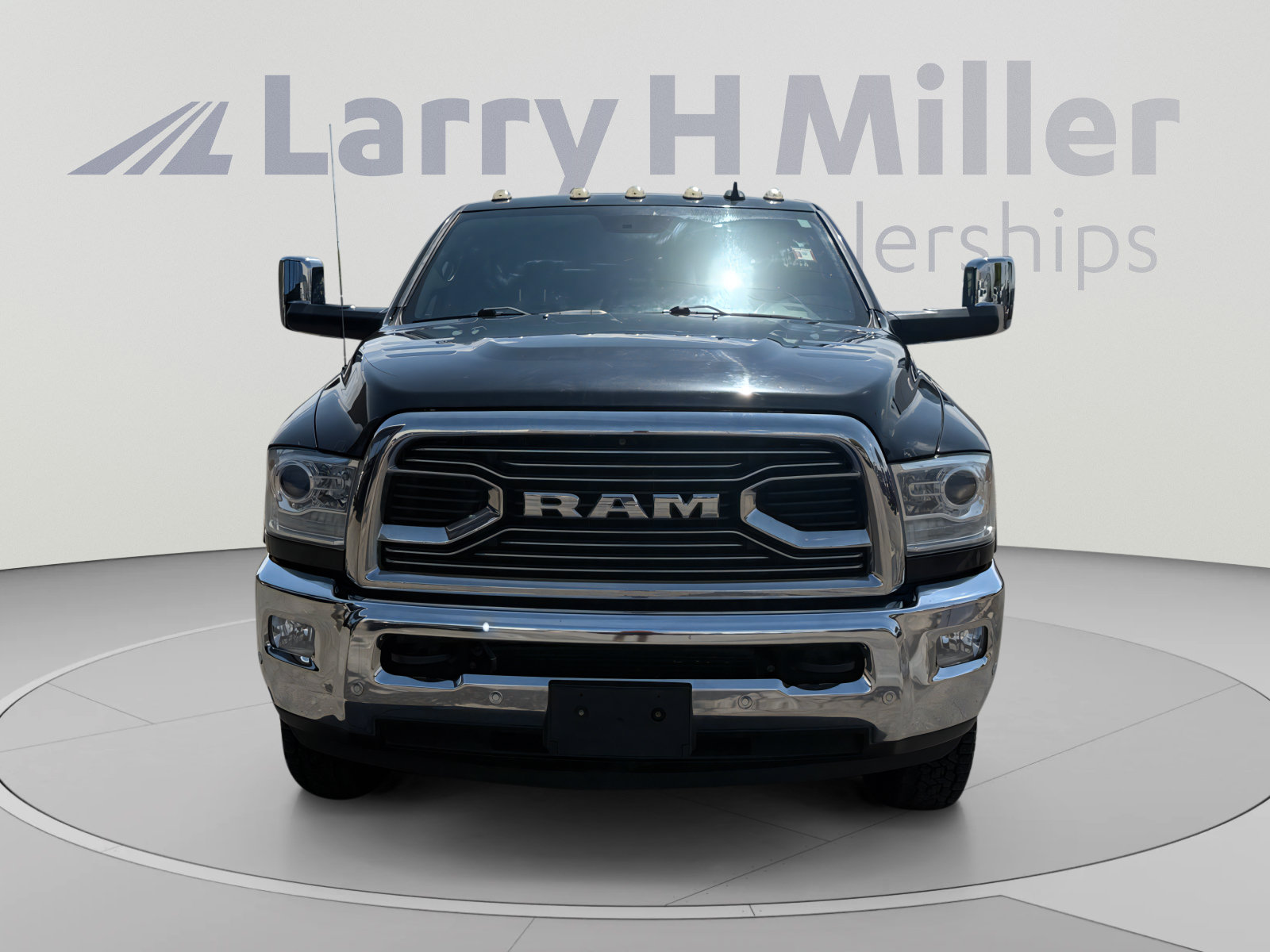Used 2018 RAM 3500 Laramie Longhorn w/ Max Tow Package AWD/4WD image 8