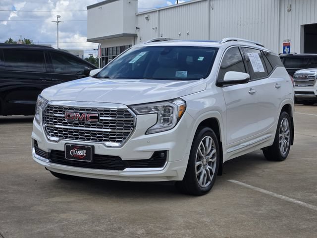 Used 2024 GMC Terrain Denali w/ Denali Premium Package AWD/4WD image 3
