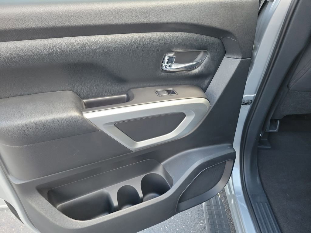 Used 2018 Nissan Titan SV w/ SV Convenience Package AWD/4WD image 18