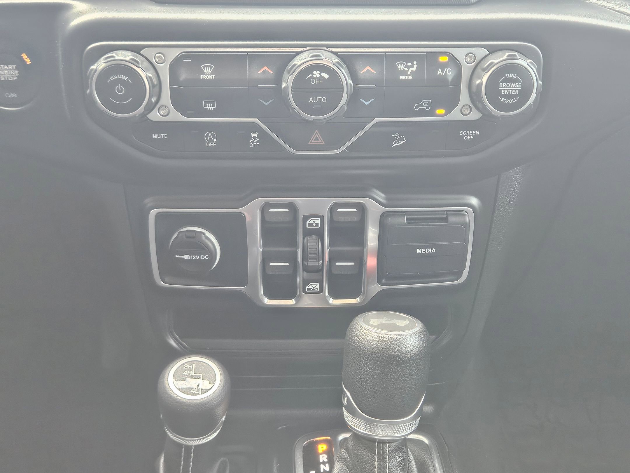 Used 2020 Jeep Wrangler Unlimited Sahara AWD/4WD image 14