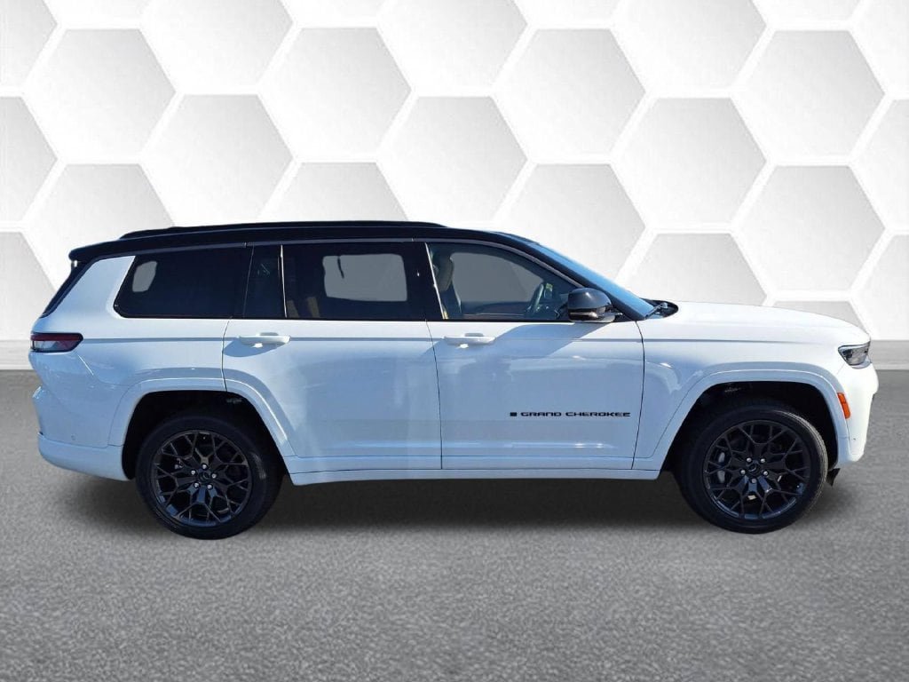 New 2027 Jeep Grand Cherokee L Summit AWD/4WD image 2
