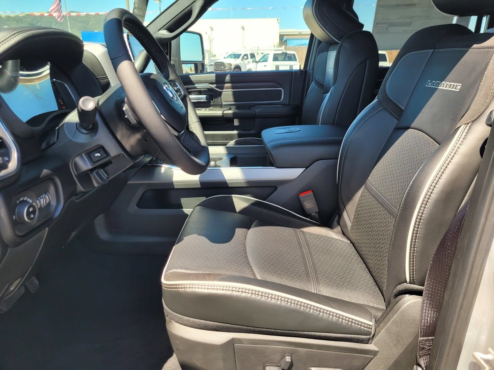 New 2026 RAM 2500 Laramie AWD/4WD image 13