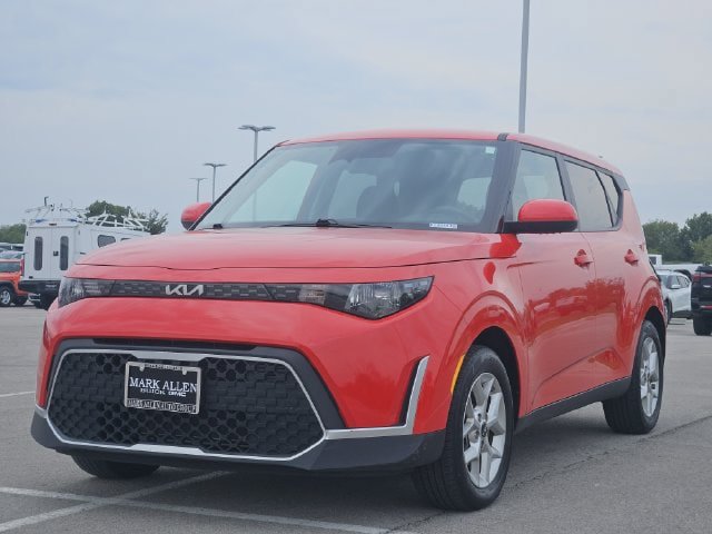 Used 2024 Kia Soul LX w/ LX Technology Package FWD image 3