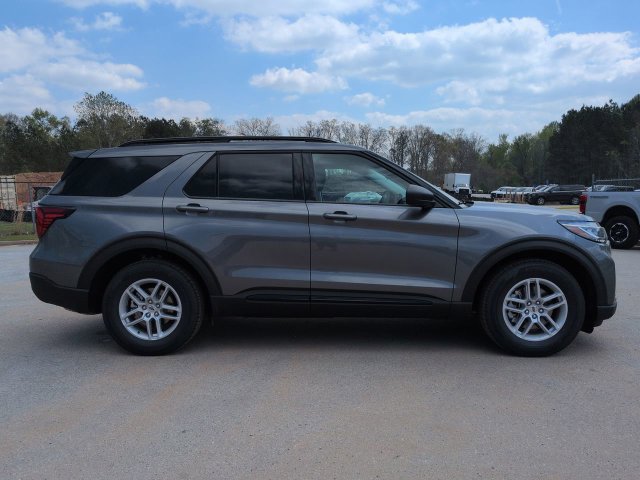 New 2026 Ford Explorer Active RWD image 3