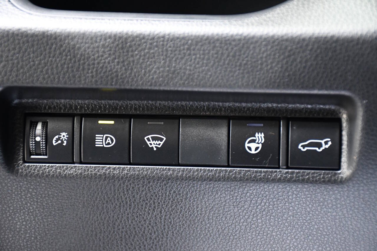 Used 2022 Toyota RAV4 SE w/ Convenience Package AWD/4WD image 33