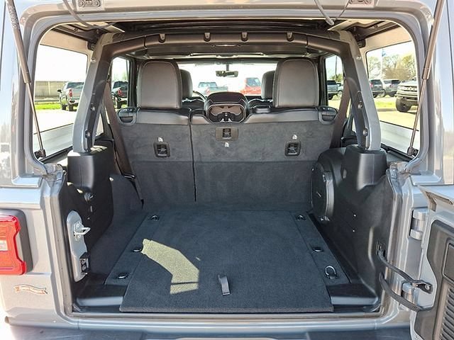 Used 2023 Jeep Wrangler Unlimited Sahara AWD/4WD image 29