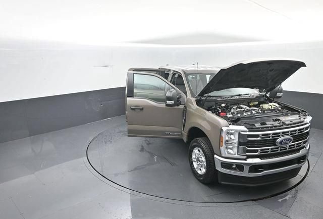 New 2026 Ford F250 XLT w/ FX4 Off-Road Package AWD/4WD image 39