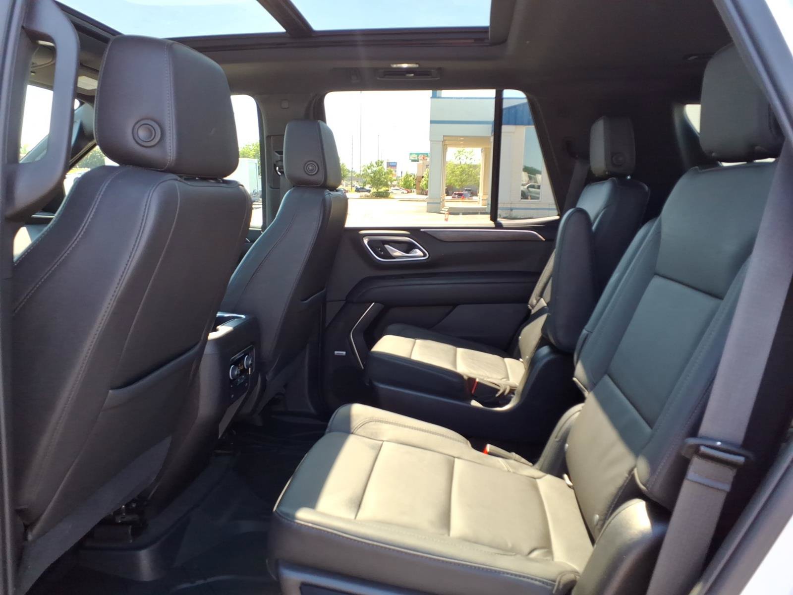 Used 2021 Chevrolet Tahoe Z71 w/ Luxury Package AWD/4WD image 24