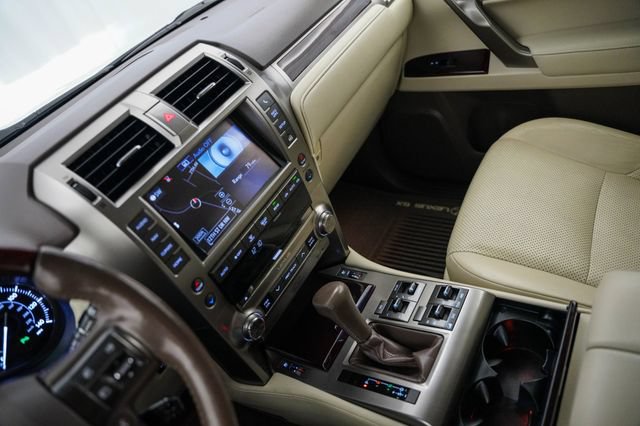 Used 2017 Lexus GX 460 Luxury w/ Preferred Accessory Package AWD/4WD image 54