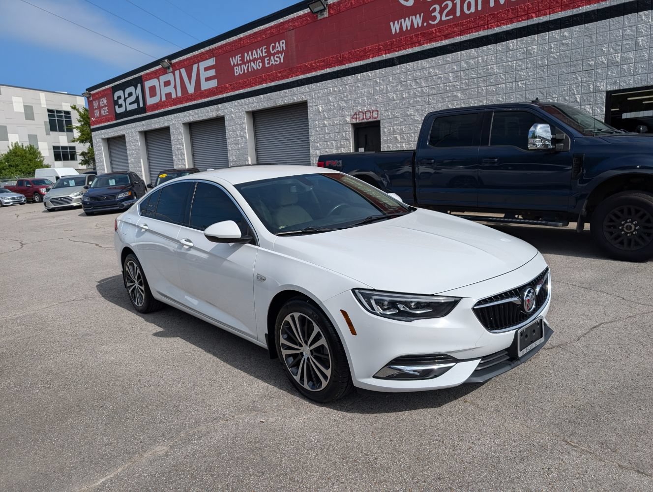 Used 2019 Buick Regal Essence w/ Driver Confidence Package I FWD image 1