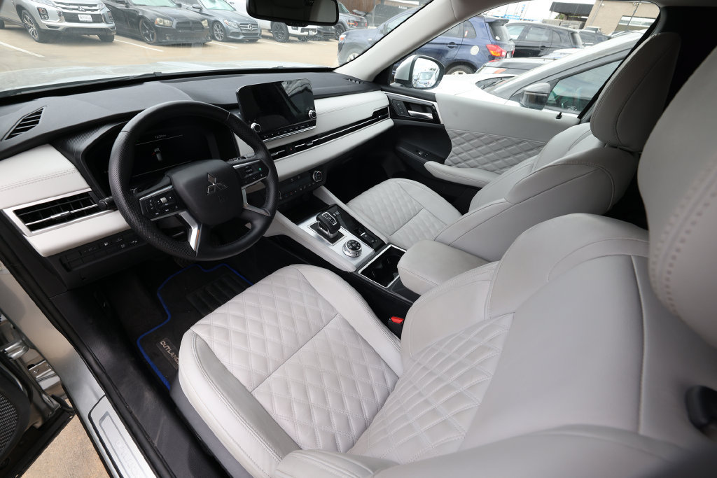Used 2025 Mitsubishi Outlander SEL AWD/4WD image 9