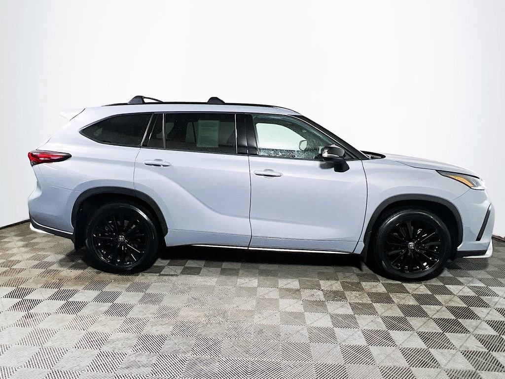 Certified 2025 Toyota Highlander XSE image 9