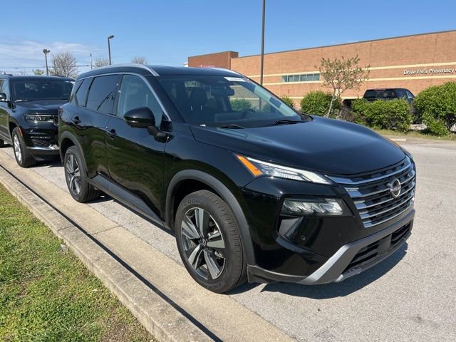 Used 2024 Nissan Rogue SL AWD/4WD image 2