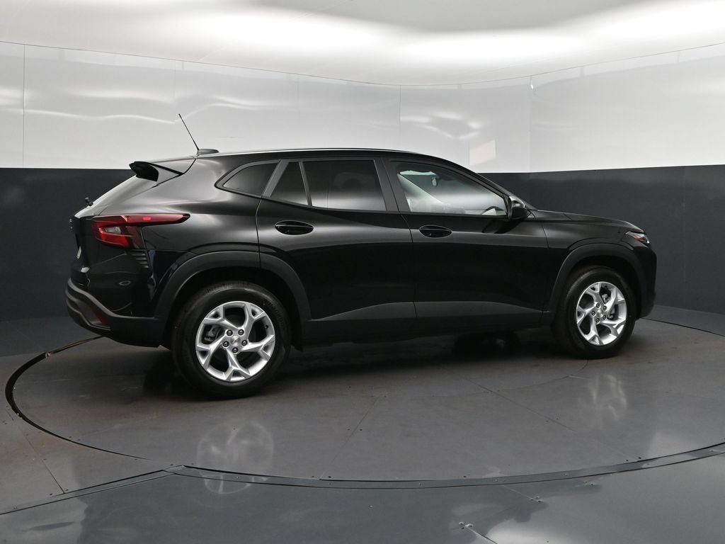 New 2026 Chevrolet Trax LS w/ LS Convenience Package FWD image 8
