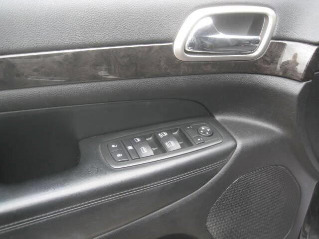 Used 2012 Jeep Grand Cherokee Laredo w/ Laredo E Group image 19