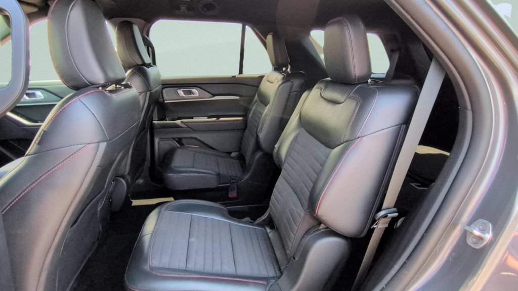 Used 2025 Ford Explorer ST-Line AWD/4WD image 11