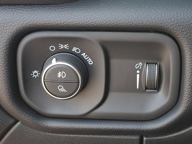 Used 2026 RAM 2500 Big Horn AWD/4WD image 9