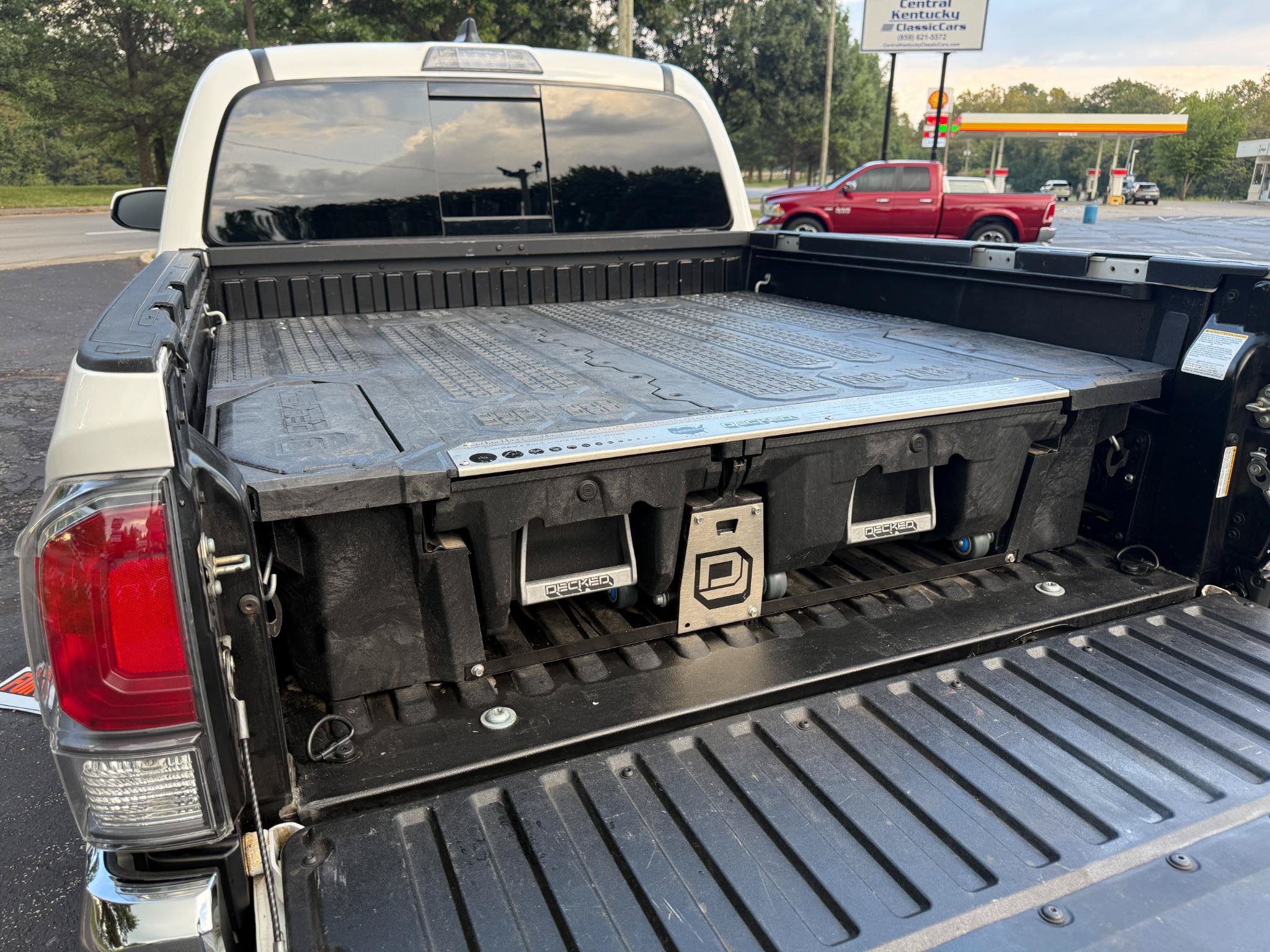 Used 2020 Toyota Tacoma TRD Off-Road AWD/4WD image 21