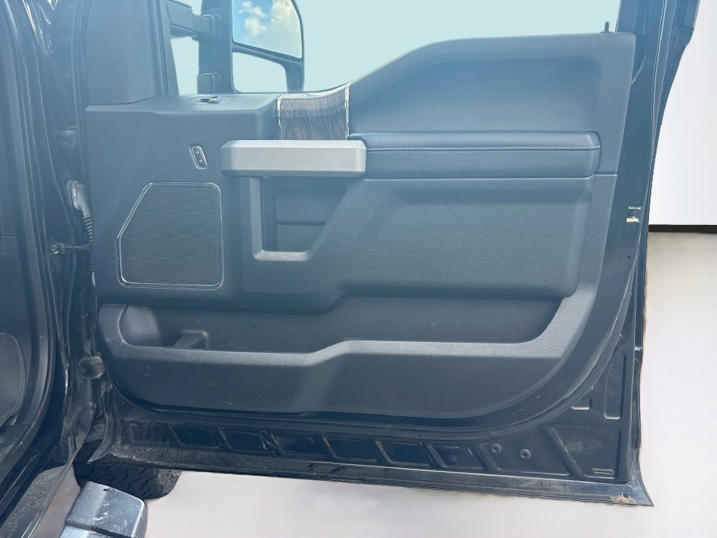 Used 2018 Ford F250 Lariat w/ Lariat Value Package AWD/4WD image 24