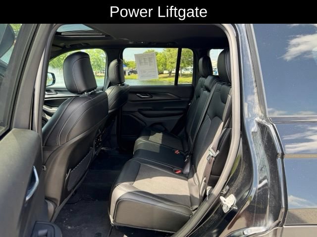Used 2025 Jeep Grand Cherokee Altitude AWD/4WD image 9