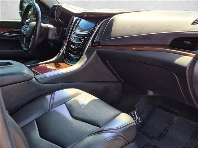 Used 2018 Cadillac Escalade Luxury AWD/4WD image 25