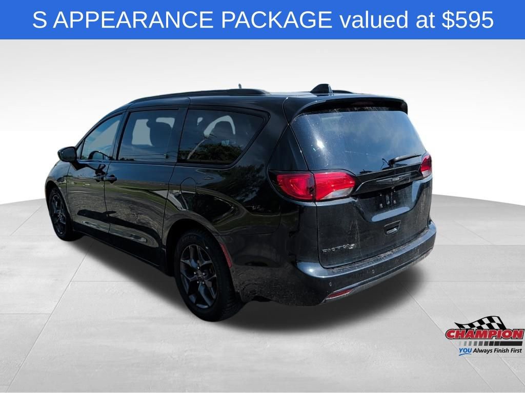 Used 2018 Chrysler Pacifica Touring-L Plus w/ S Appearance Package FWD image 3