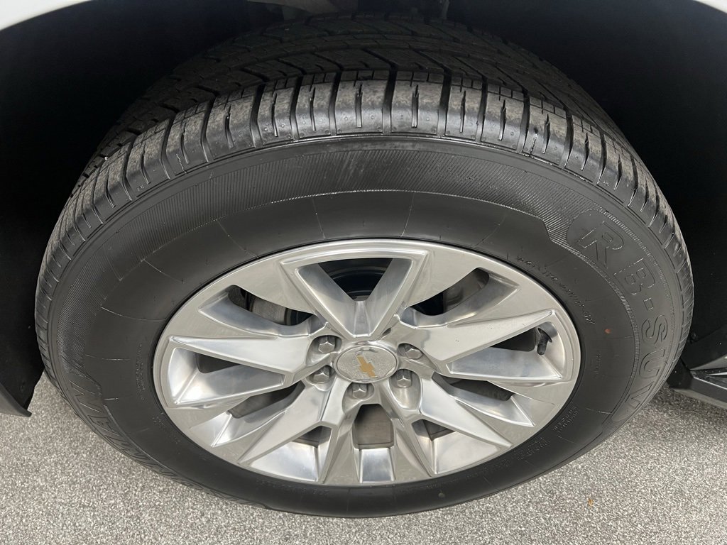 Used 2023 Chevrolet Suburban Premier image 15