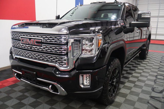 Used 2022 GMC Sierra 3500 Denali w/ Denali Black Diamond Edition AWD/4WD image 4