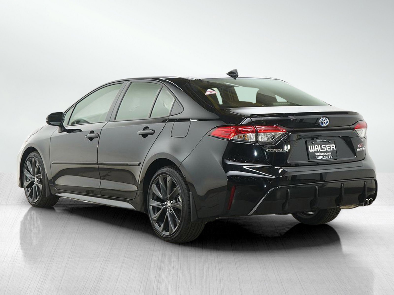 Used 2024 Toyota Corolla SE w/ SE Package image 3